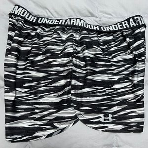 Ladies under armor shorts extra large